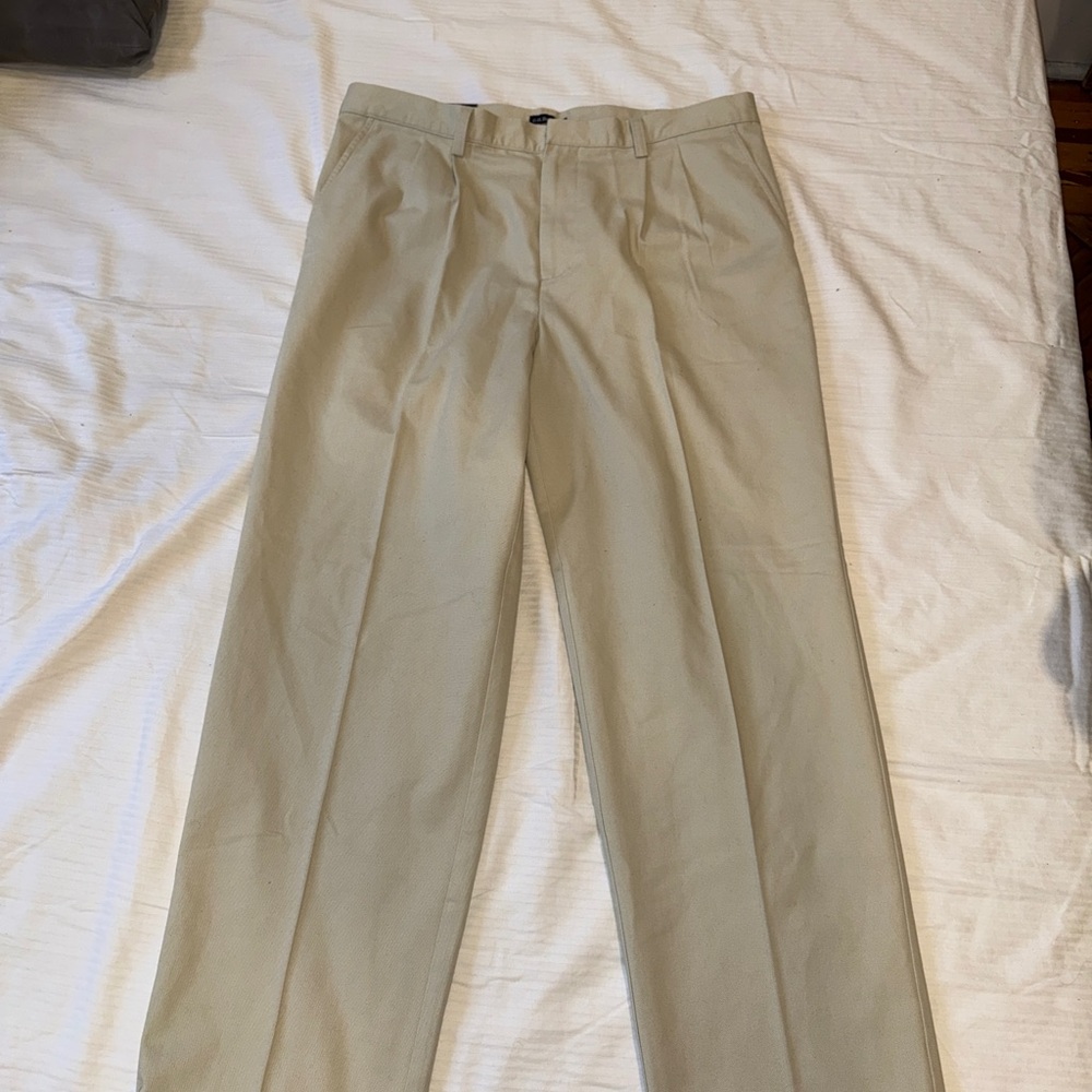 G.H. Bass & Co. Men's Khaki Chinos